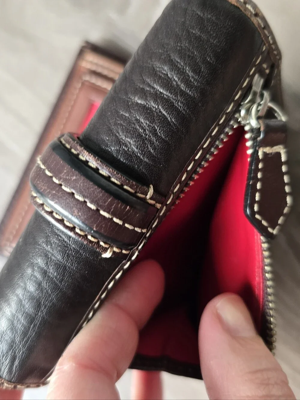 Dooney & Bourke Brown Pebble Grain Leather Ring Trifold Wallet ID Coin Zip